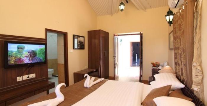 The Colonial Manek Manor